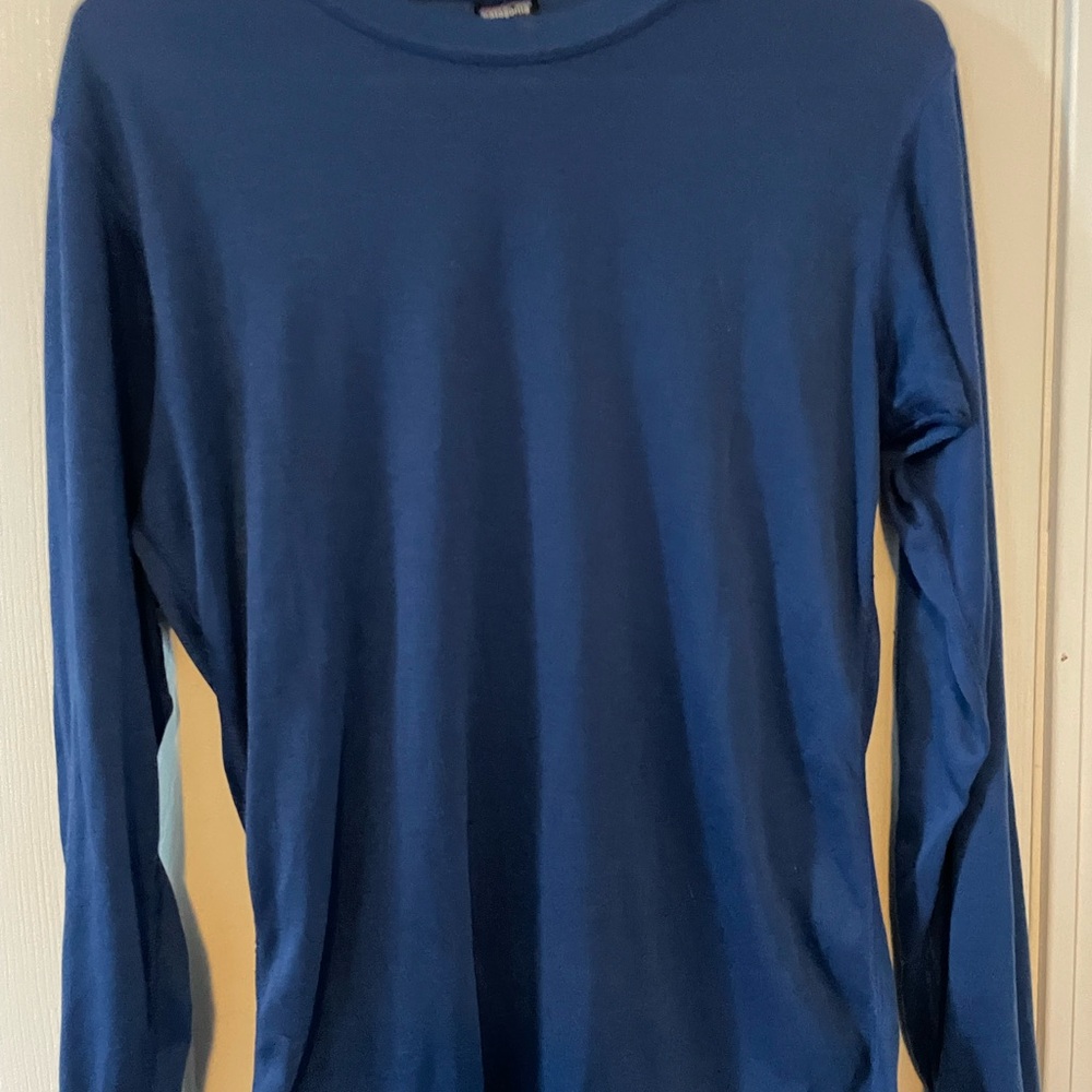 Patagonia women’s small blue capilene base layer crew long sleeve small blue